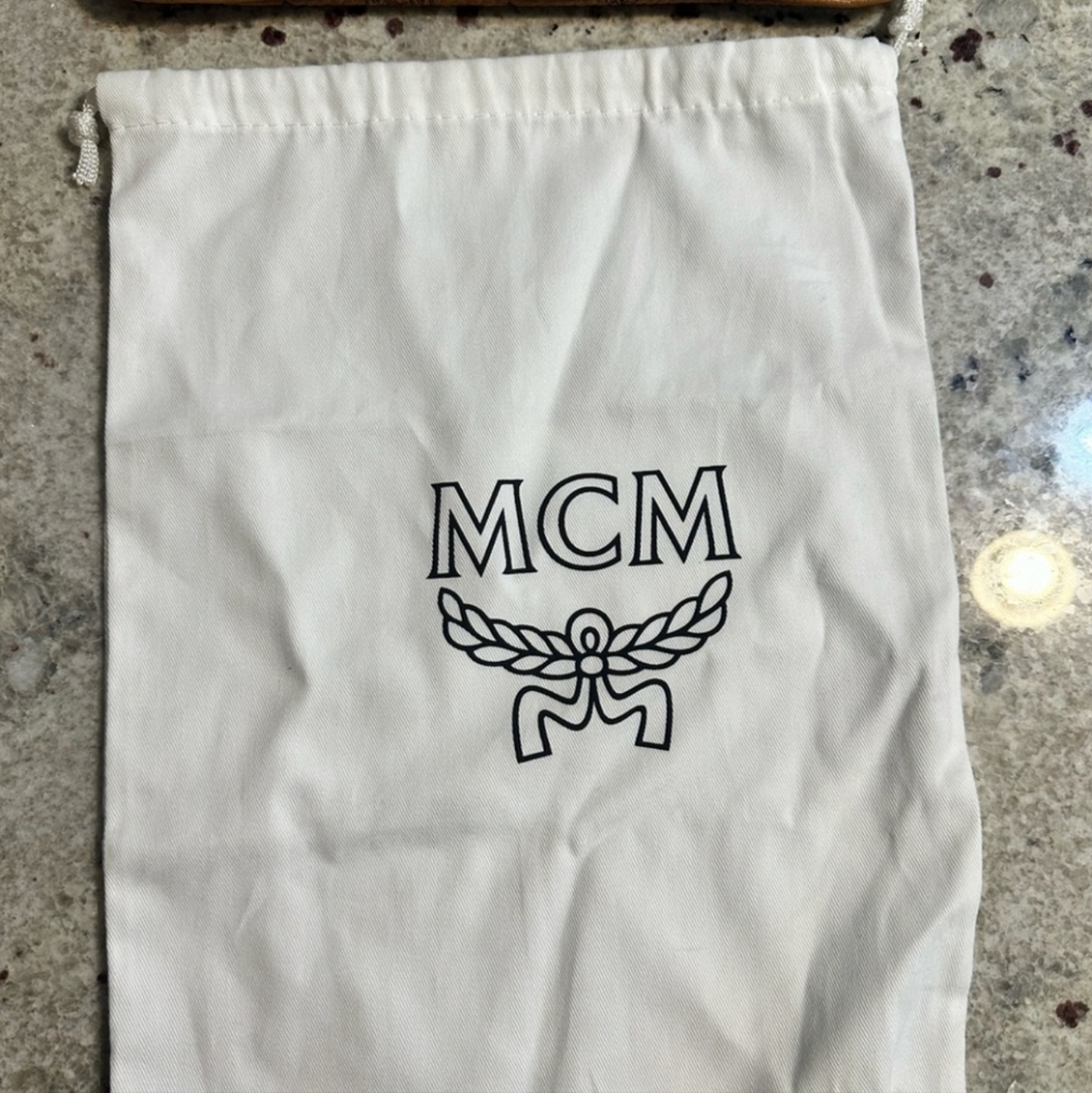 Unisex MCM Visetos Pouch - Picture 5 of 7